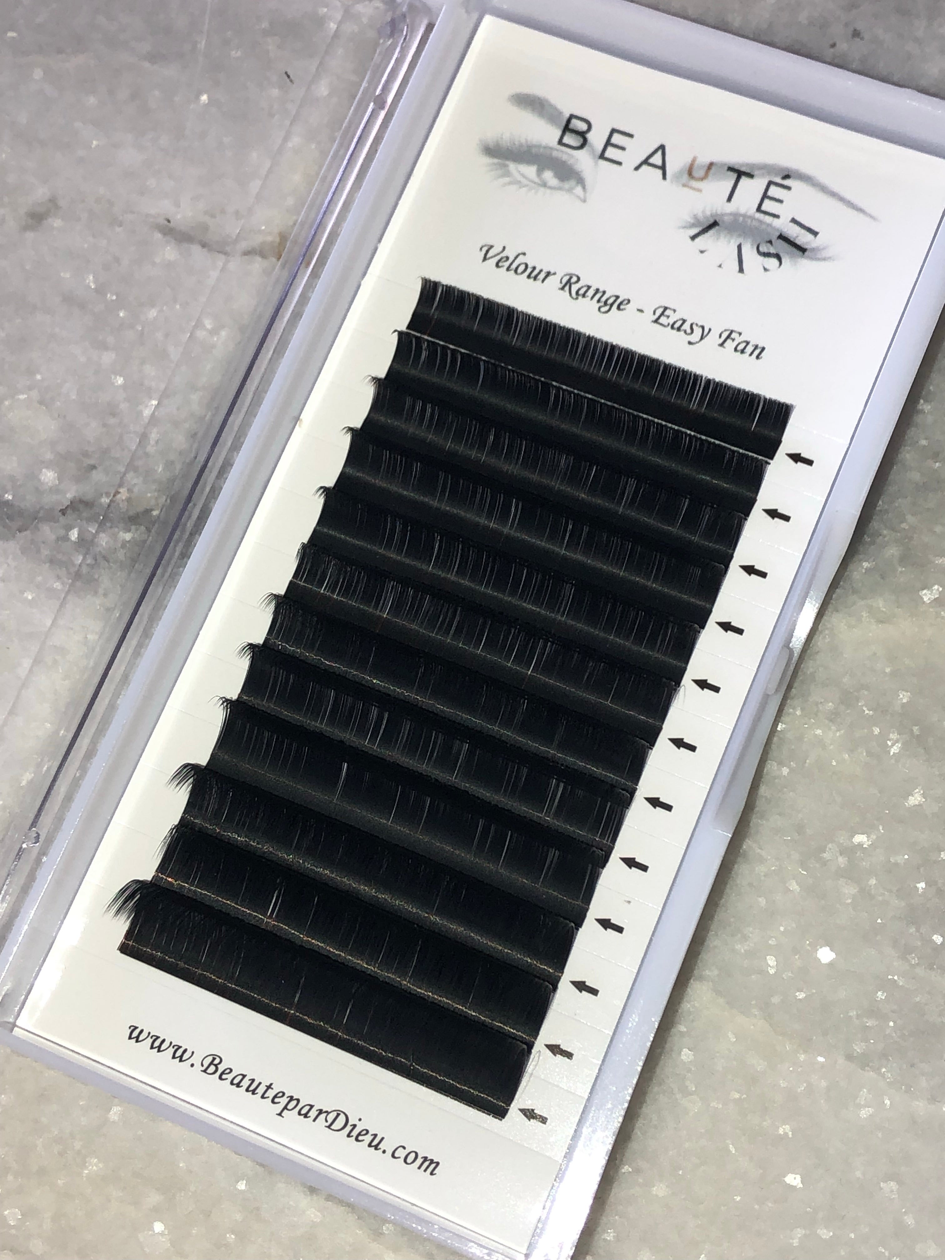 Velour Range Easy Fan Lashes